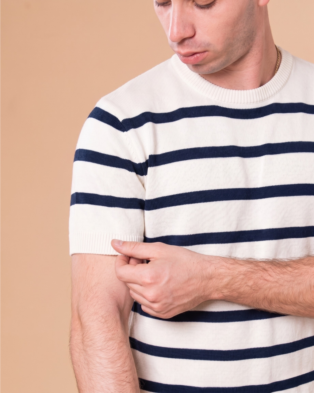WHITE NAVY-STRIPED KNITTED T-SHIRT