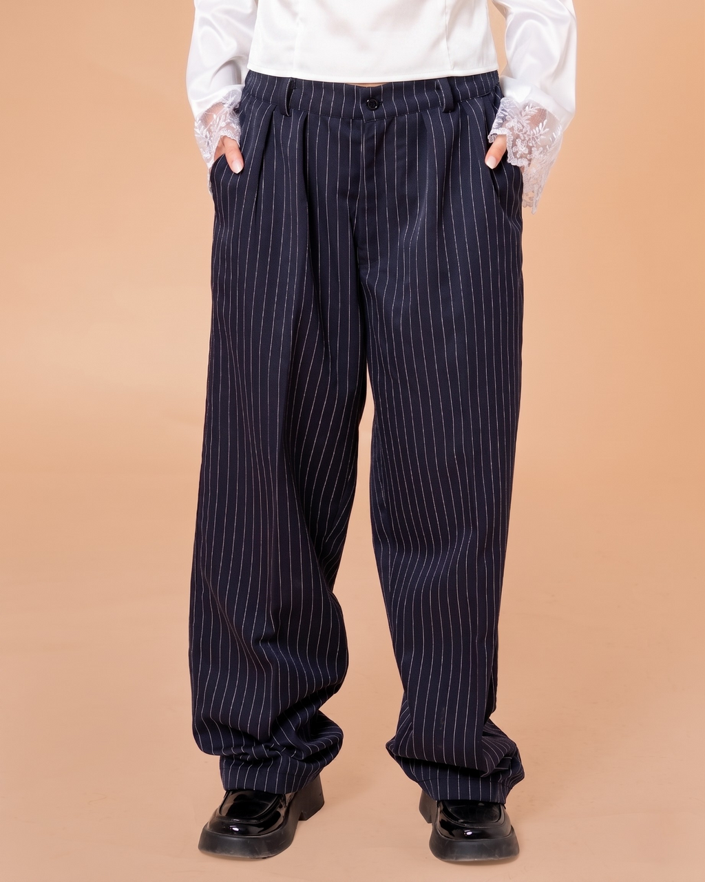 NAVY STRIPPED PANTS