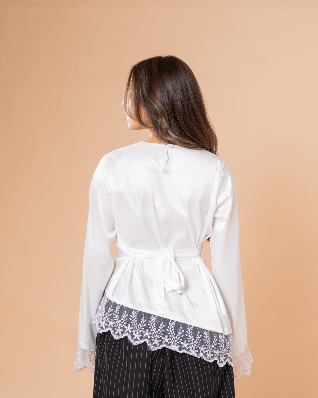 WHITE LACE TOP