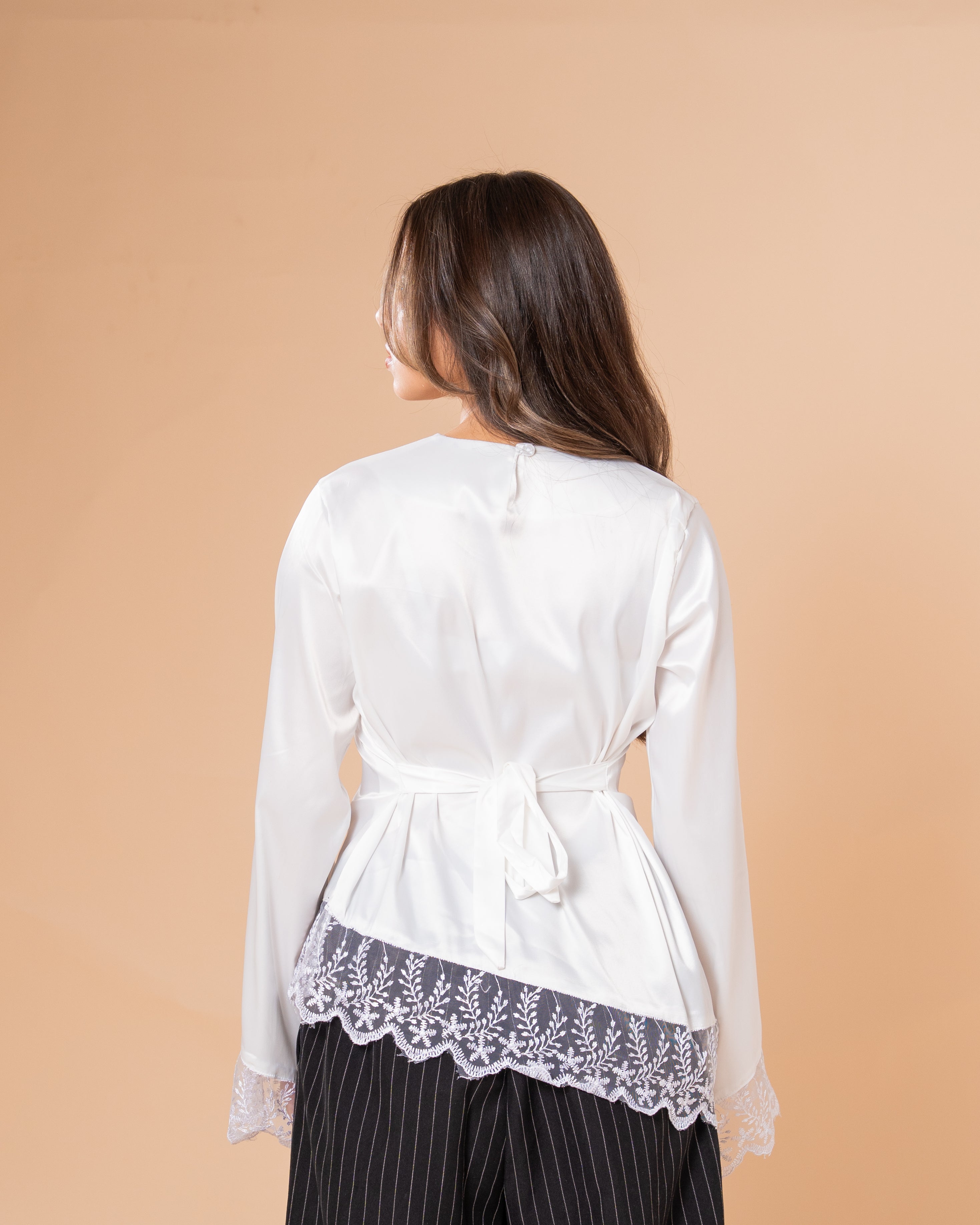 WHITE LACE TOP